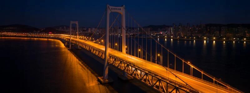 Photo d’un pont de nuit prise par le DJI Mavic 4 Pro