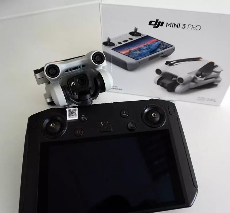 DJI Smart Controller et DJI Mini 3 Pro