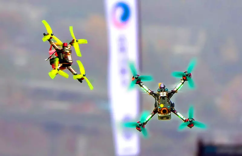 Des drones FPV lors d’une compétition