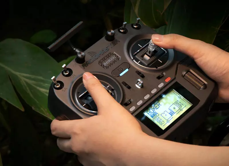 Une radiocommande FPV
