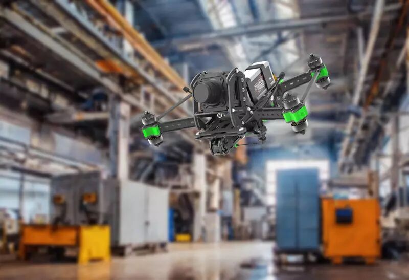 Un drone FPV en train de réaliser une prestation