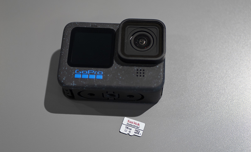 Caméra GoPro et sa carte microSD