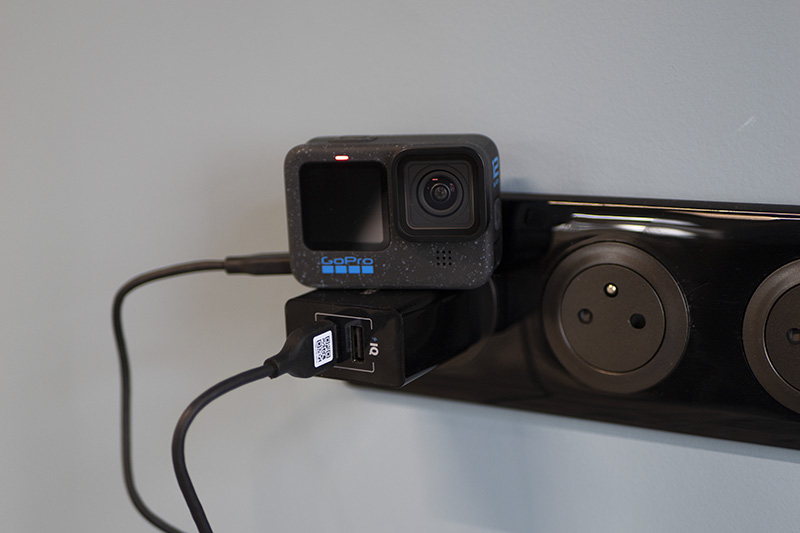 Caméra GoPro en charge sur le secteur