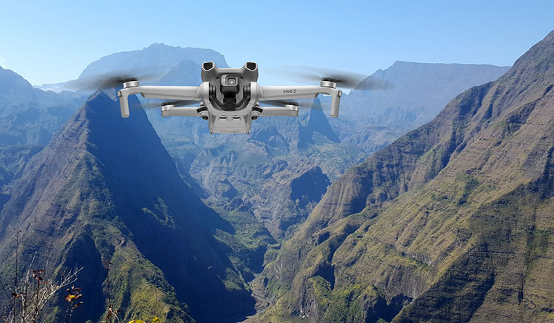 Drone qui survole les DOM TOM
