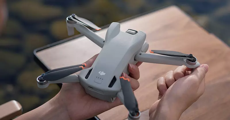 Drone DJI particulier en mains