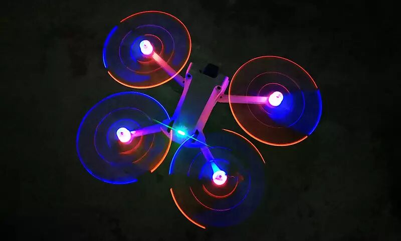 Drone en plein vol de nuit