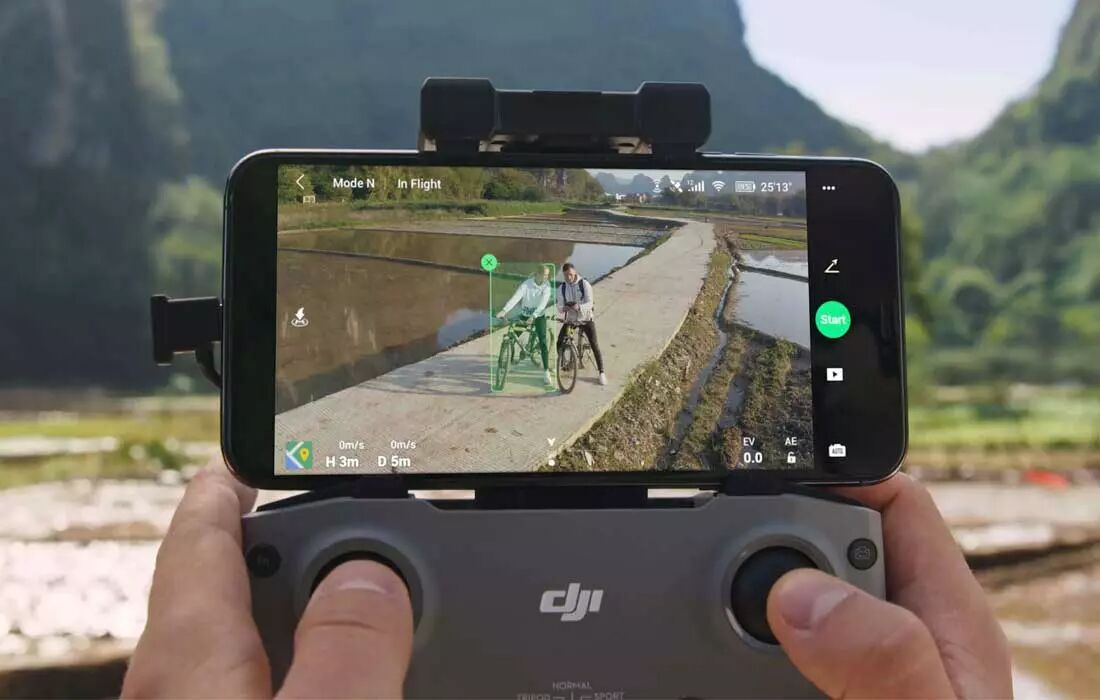 Radiocommande du DJI Mavic Air 2 avec un smartphone