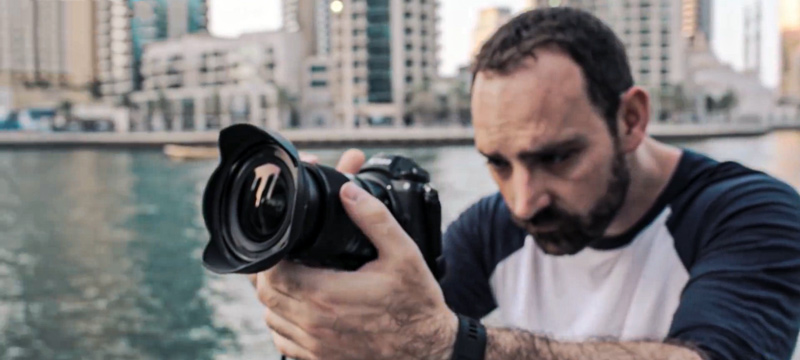 Photographe professionnel avec objectif Nikkor Z 14-30 mm S