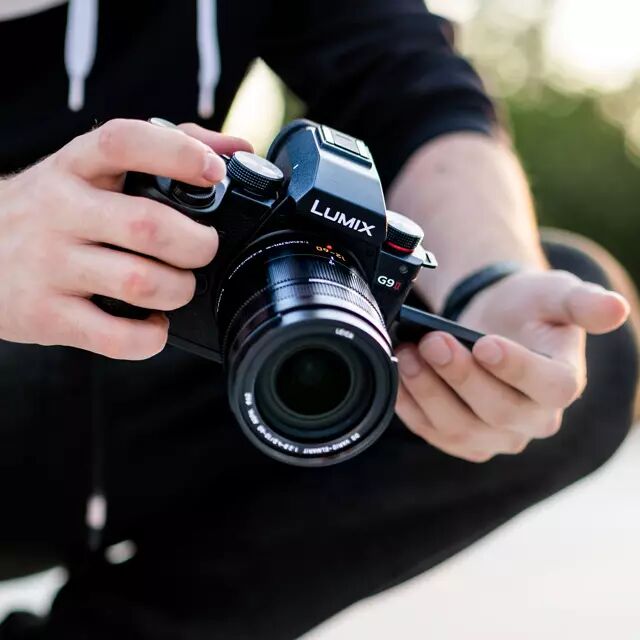 Panasonic Lumix G9II (en main)
