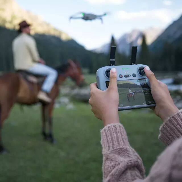 Radiocommande DJI RC 2 avec drone Mini 4 Pro