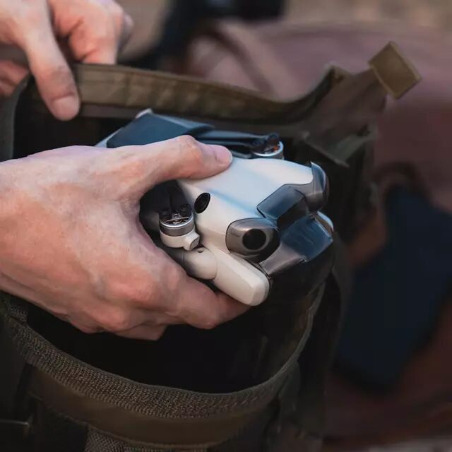 DJI Mini 4 Pro : si petit qu'il rentre dans un sac !