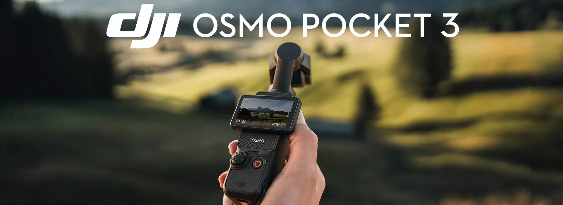 DJI Pocket 3 pris en main par un crateur de contenu en extrieur devant un beau paysage