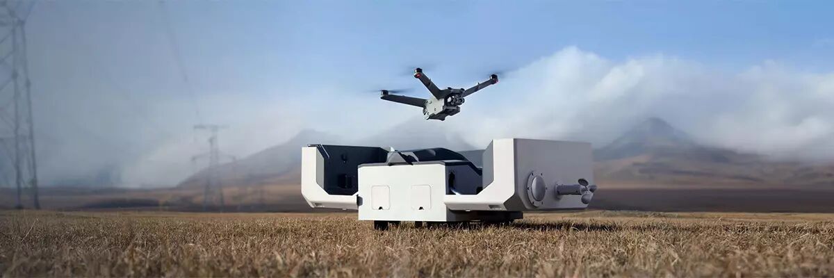 DJI Dock 2 avec drone Matrice 30T qui en dcolle