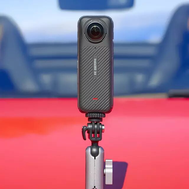 Camra Insta360 X4