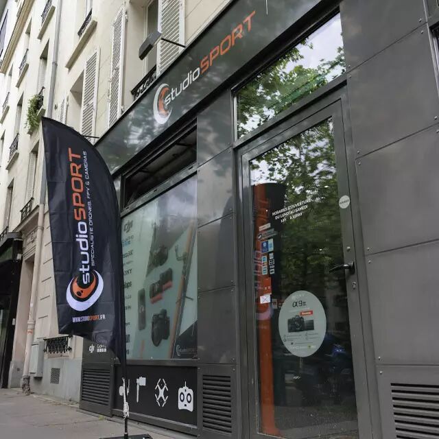Devanture de la boutique studioSPORT