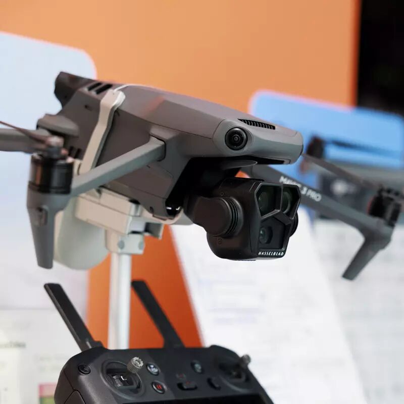 Un drone dans la boutique studioSPORT  Boulogne Billancourt