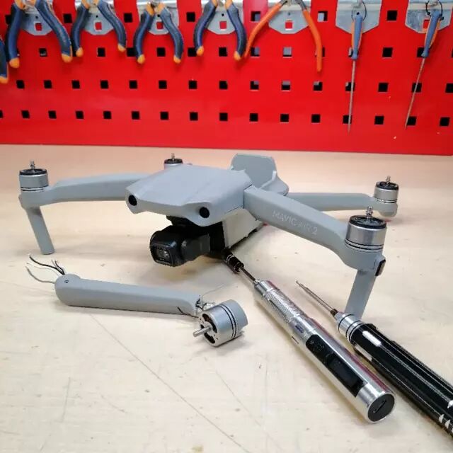 Drone DJI d'occasion en cours de rparation