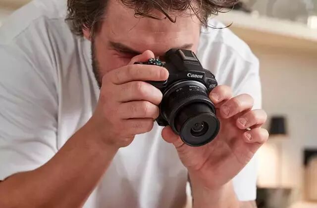 Canon EOS R50