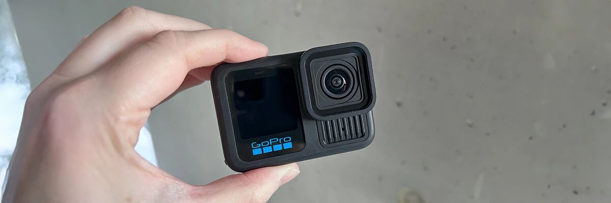 Zoom sur le capteur et l'objectif de la GoPro 13