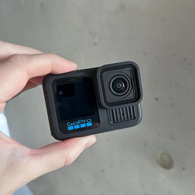Zoom sur le capteur et l'objectif de la GoPro 13