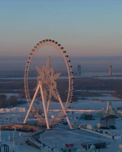 Photo d'une grande Roue prise au 70mm du DJI Mavic 4 Pro