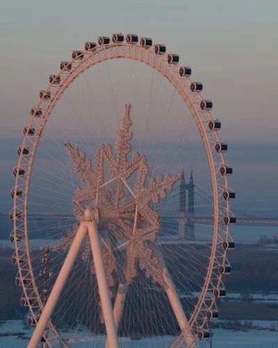 Photo d'une Grande Roue prise au 168mm DJI Mavic 4 Pro