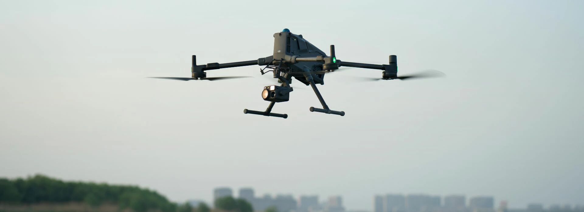 Drone DJI Matrice 400 en vol