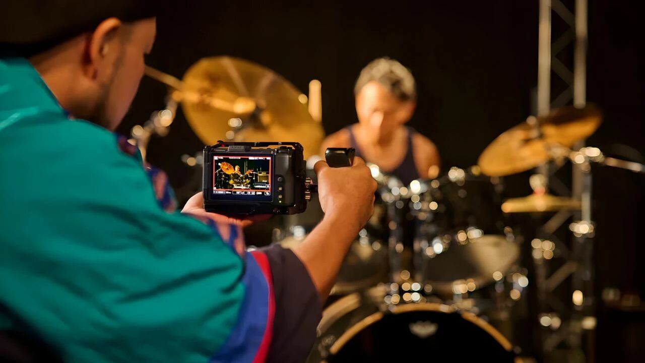 nikon-zr.jpg