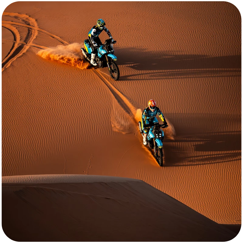Partenaire T�n�r� Spirit Exp�rience - Deux coureurs � moto