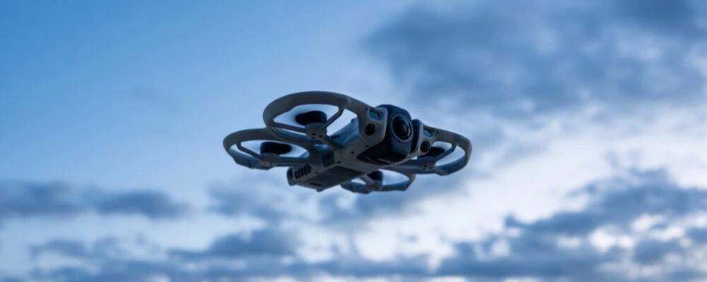 dji avata 360 drone en vol ciel dji avata 360 drone en vol ciel