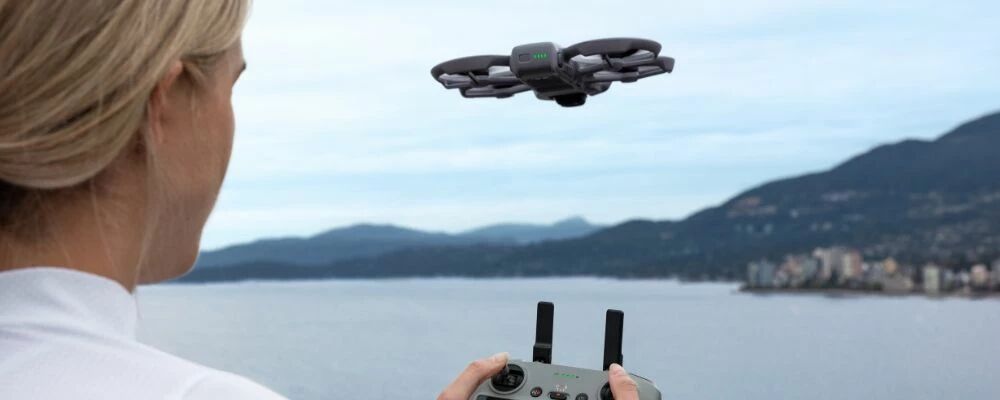 dji avata 360 drone en vol avec telecommande