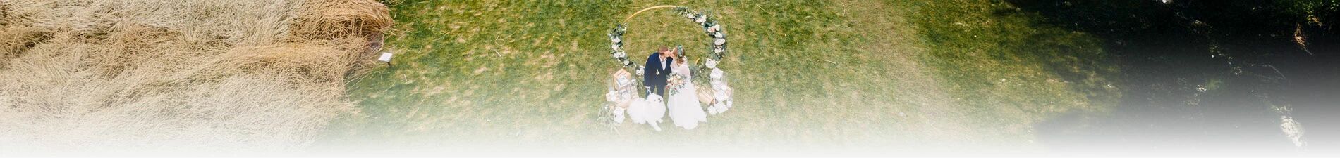 photographie de mari� prise par un drone