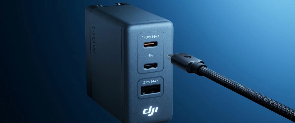 Câble avec affichage OLED DJI Charger Kit 140W.jpg Câble avec affichage OLED DJI Charger Kit 140W.jpg