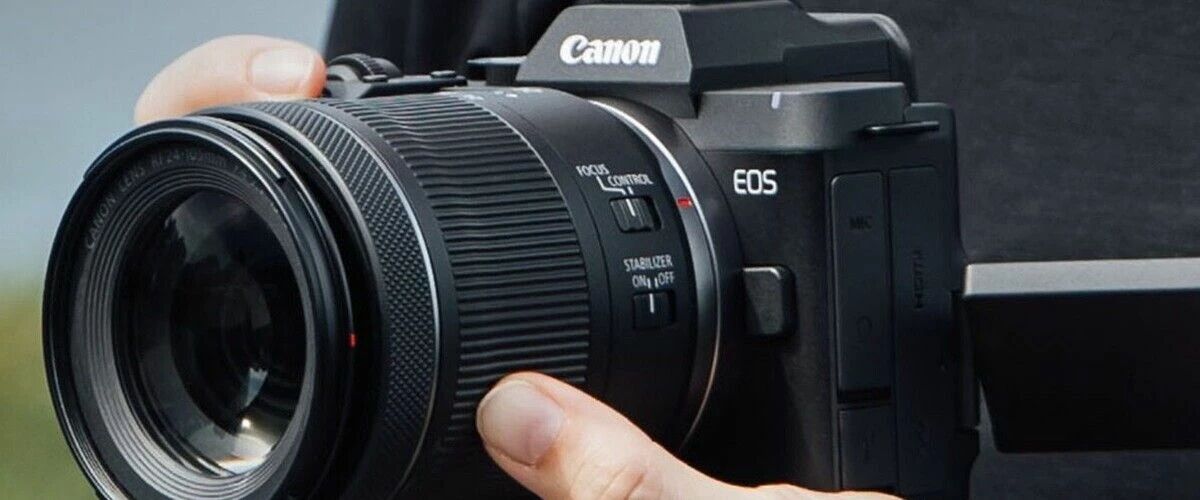 Sélecteurs de mise au point et de stabilisation du RF 24-105mm sous le pouce