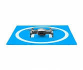 Piste de décollage PGY carrée avec drone Mavic Air posé